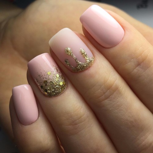 light pink and golden nails for graduation