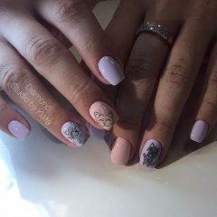 розово фиолетовые ногти с котами