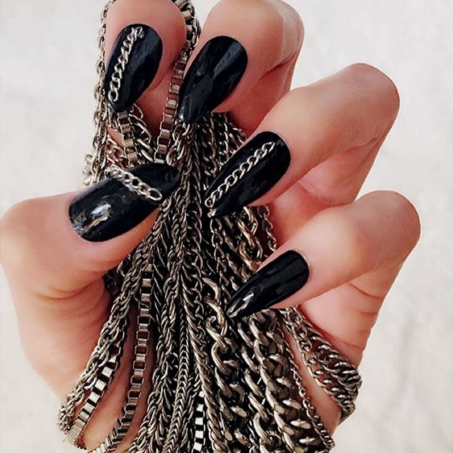 chains nails