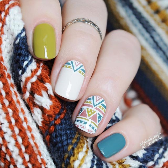 geometric nail design for fall season