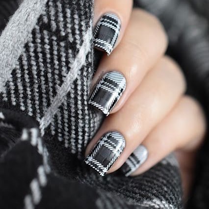 checkered fall nails