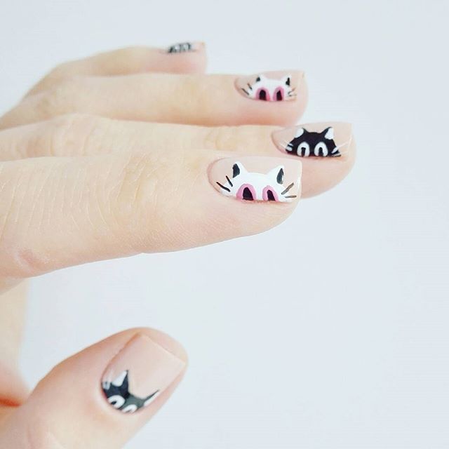 nail design with kitty-cats