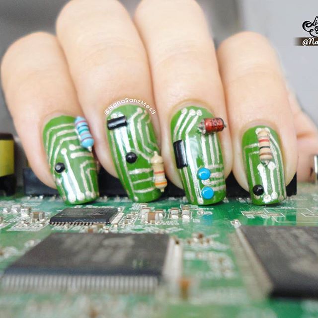 microchip nail design