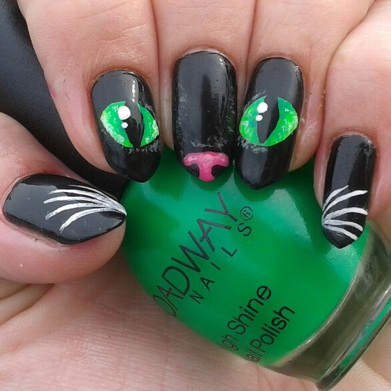 bleck cat nail design with green eyes