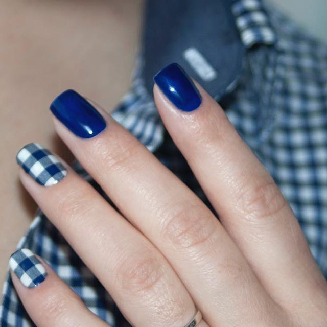 dark blue fall nails