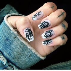 трендовые татуированные ногти - тату на ногтях