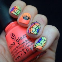 Разноцветные ногти с паутиной и милым паучком