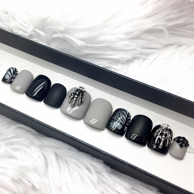 black and gray Halloween fake nails