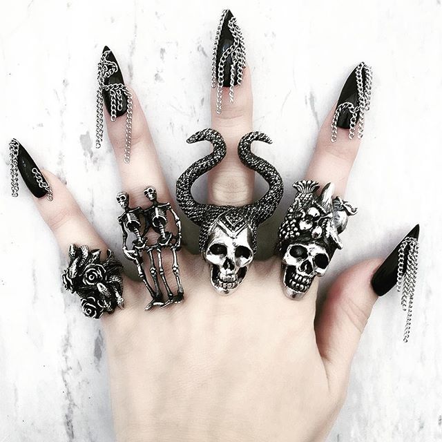 halloween black nails with chains