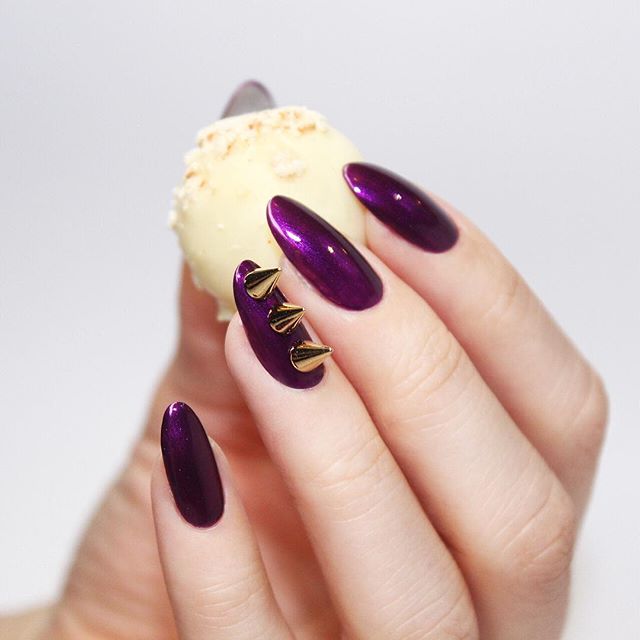 purple manicure for halloween with spikes