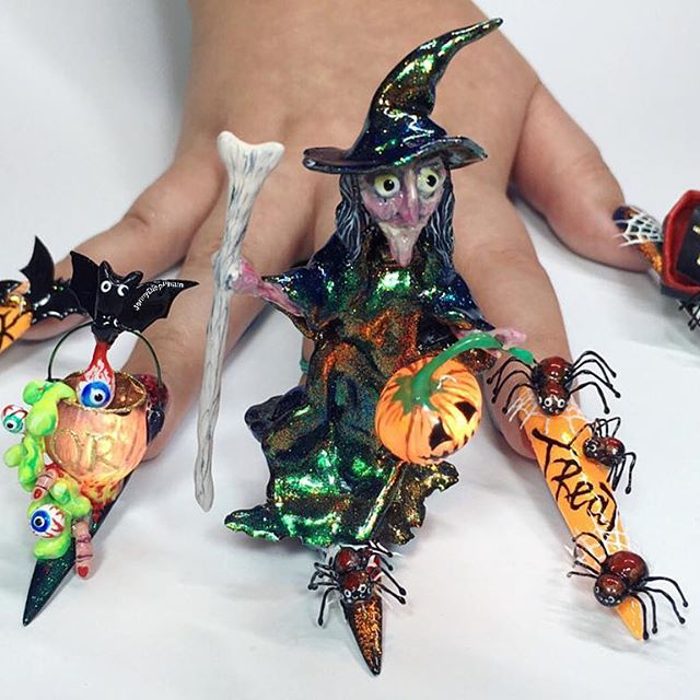 объемная композиция на ногтях на тематику хэллоуина