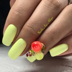 желтые-ногти-с-candy-ball