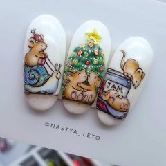 маникюр с мышками на Рождество
