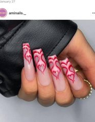 розовый дизайн ногтей с пламенем