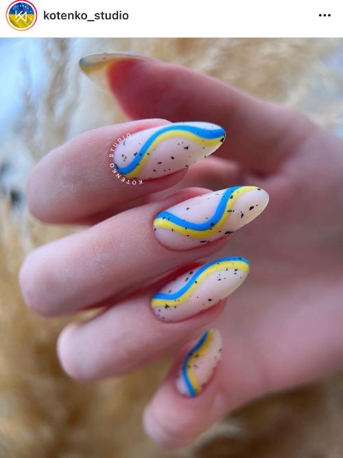 полоски на нігтях в кольорах українського прапора